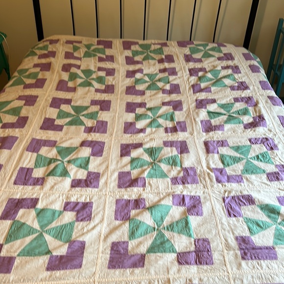 Vintage Other - VINTAGE Quilted Twin Size Bed Cover with Scalloped Edges